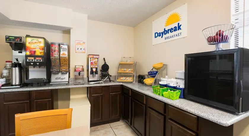 Days Inn Pensacola North Ferry Pass 2*,